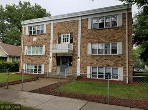 2723 Cedar Ave South in Minneapolis, MN - Building Photo - Interior Photo