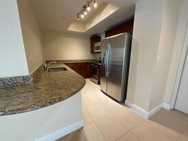 7275 SW 90th Way, Unit G409 in Miami, FL - Building Photo
