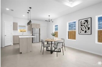 608 N Alexandrite Ave, Unit 2 in Edinburg, TX - Foto de edificio - Building Photo