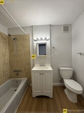 1489 Beacon St, Unit Beacon St in Brookline, MA - Foto de edificio - Building Photo