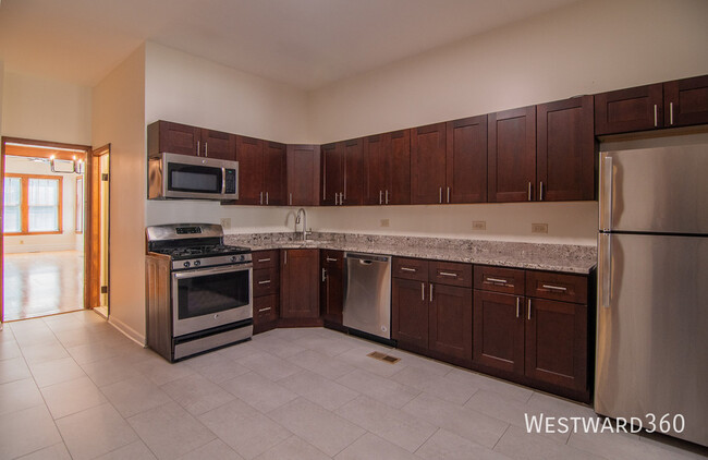 3356 N Kenmore Ave in Chicago, IL - Building Photo - Building Photo