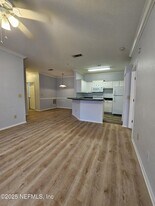 13810 Sutton Park Dr N in Jacksonville, FL - Building Photo