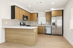 7836 Claybeck Ave in Sun Valley, CA - Building Photo