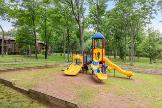 Easton North Apartments in Somerset, NJ - Building Photo - Building Photo