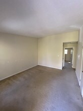 300 S Cherry St-Unit -L in Kernersville, NC - Building Photo - Building Photo