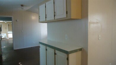 108 Gossett St in Highlands, TX - Building Photo - Building Photo