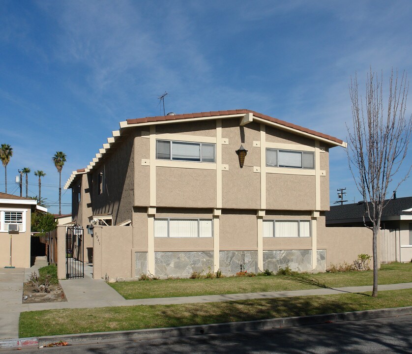 3941 Howard Ave in Los Alamitos, CA - Foto de edificio