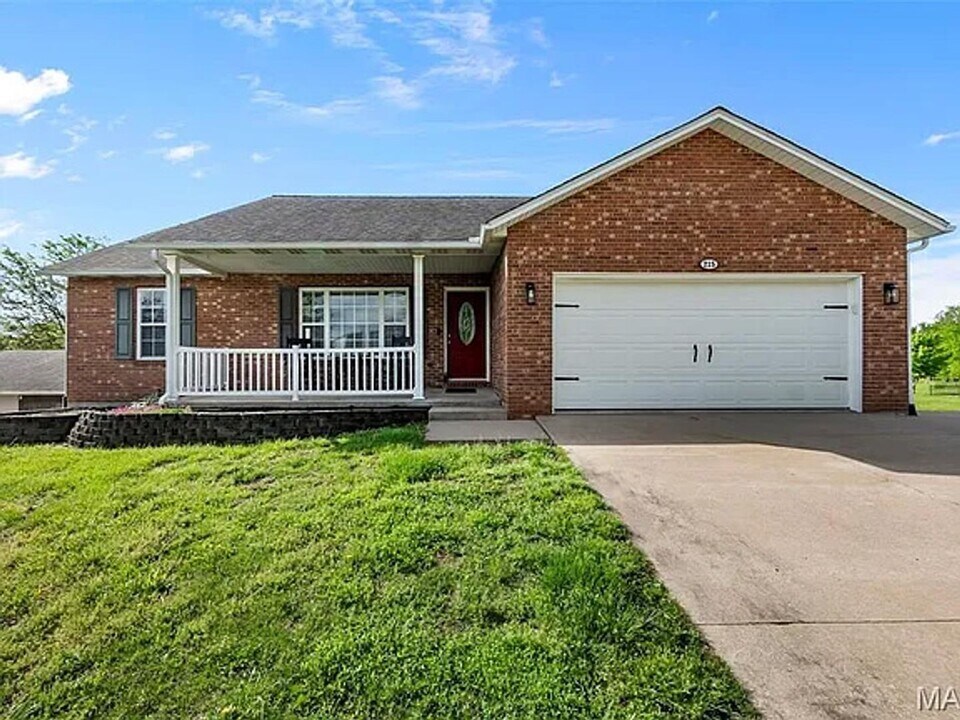215 Stonewall Dr in Jackson, MO - Building Photo