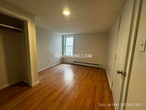206 Maine Ave in Farmingdale, ME - Building Photo - Building Photo