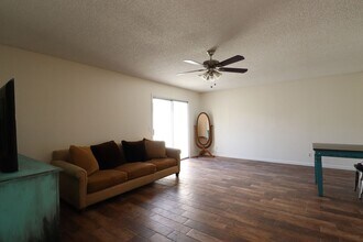 1409 N Thornburg St in Santa Maria, CA - Building Photo - Building Photo