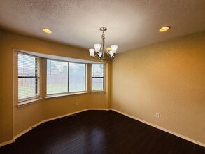 1135 W Johnathan Way in Mustang, OK - Building Photo - Building Photo