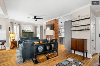 383 Summer St, Unit Summer Street Apartment in Buffalo, NY - Foto de edificio - Building Photo