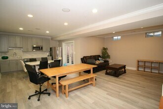 102 Bullard Cir in Rockville, MD - Foto de edificio - Building Photo