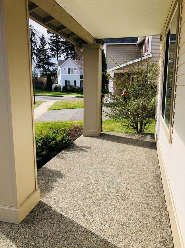 1832 Cadborough Ln in Dupont, WA - Building Photo - Building Photo