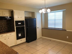 1821 Airline Dr in Katy, TX - Building Photo - Building Photo