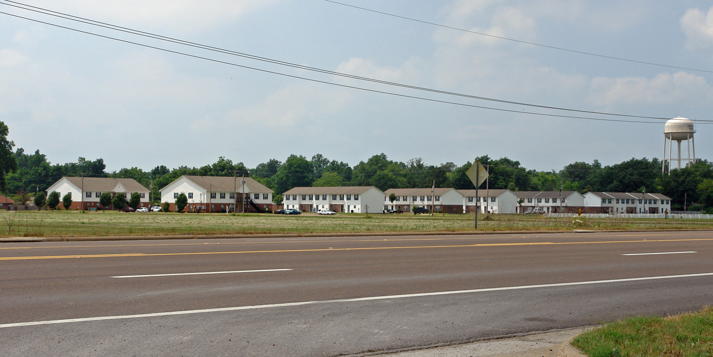 Academy Heights in Tunica, MS - Foto de edificio