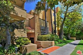 12841 Bloomfield St in Los Angeles, CA - Building Photo - Building Photo