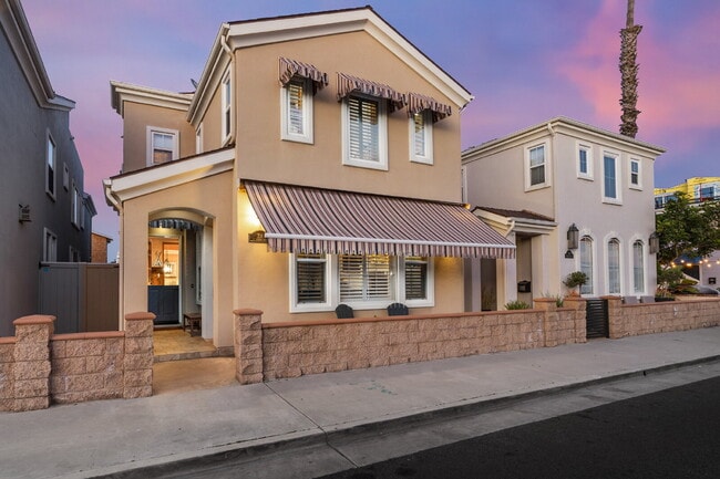 208 E Balboa Blvd in Newport Beach, CA - Building Photo - Building Photo