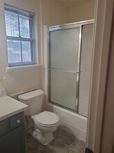 204 Banyan Dr in Lake Jackson, TX - Building Photo - Building Photo