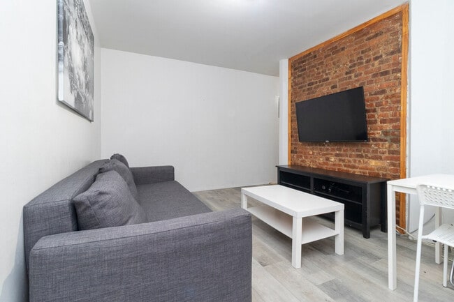 337 E 94th St in New York, NY - Building Photo - Building Photo