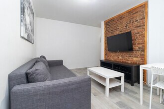 215 B E 95th St in New York, NY - Building Photo - Building Photo