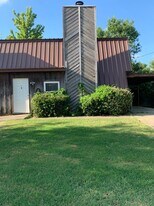1100 W Morphy St in Fort Worth, TX - Building Photo
