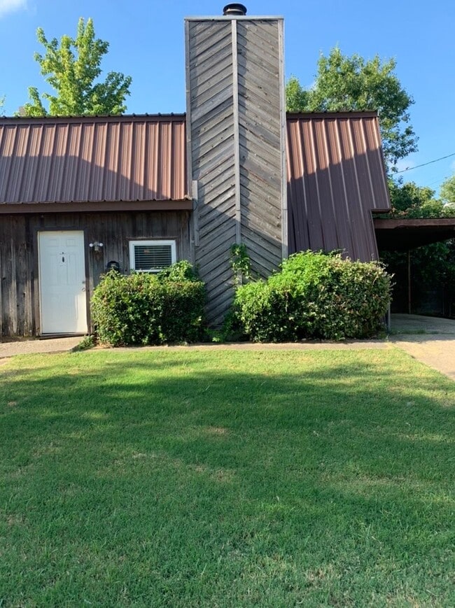 property at 1100 W Morphy St
