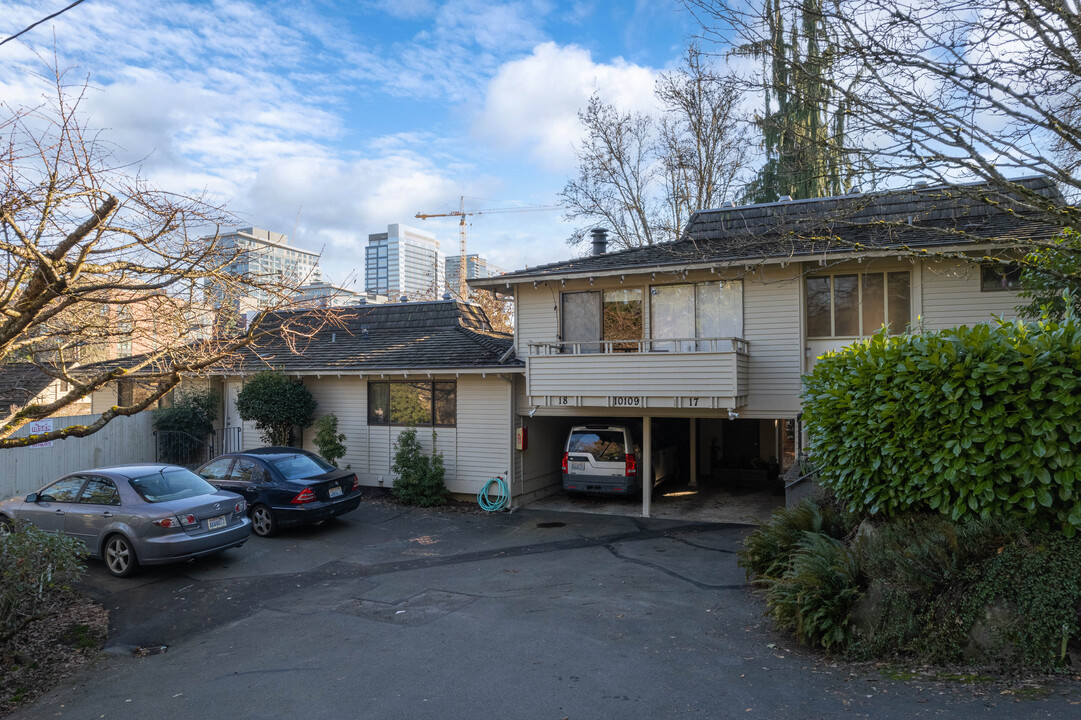 Polynesia Condos in Bellevue, WA - Building Photo