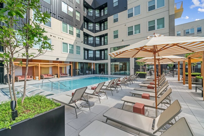 The Mill Residences in Houston, TX - Foto de edificio - Building Photo