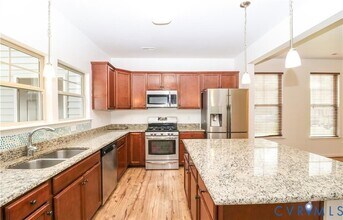 2424 Marions Ln in Glen Allen, VA - Foto de edificio - Building Photo