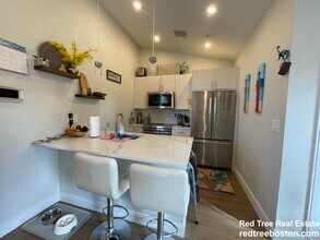 11 Mansfield St, Unit 4 in Boston, MA - Foto de edificio - Building Photo