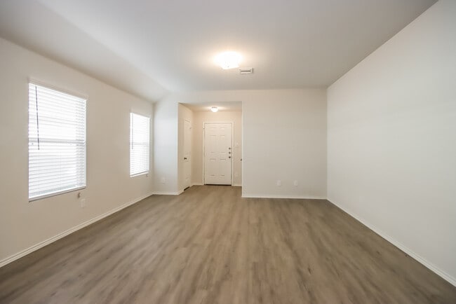 2704 S Lina Ct in Conroe, TX - Building Photo - Building Photo