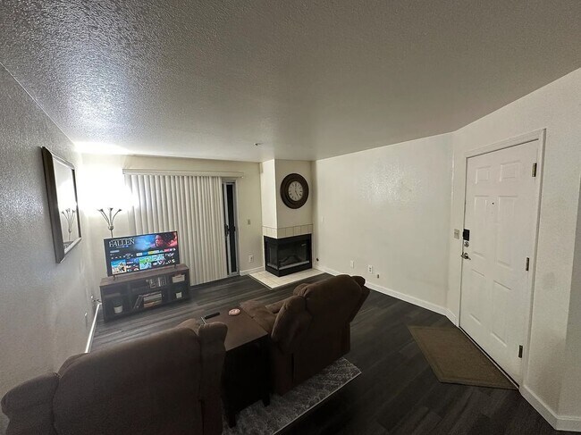 3550 Bay Sands Dr in Laughlin, NV - Foto de edificio - Building Photo