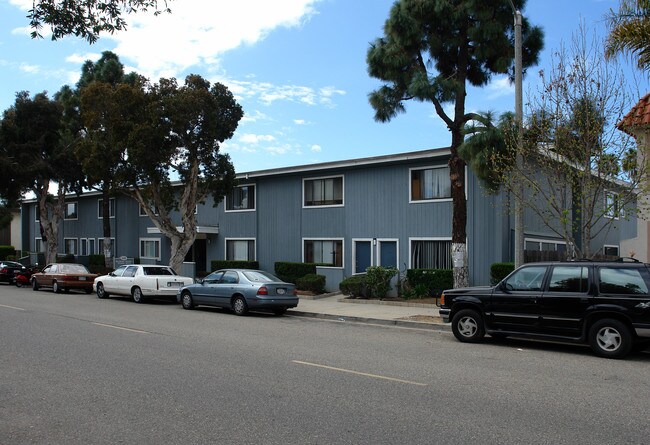 Ellwood Beach Apartments in Goleta, CA - Building Photo - Building Photo