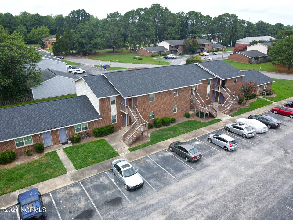 3027 Adams Blvd-Unit -12 in Greenville, NC - Building Photo