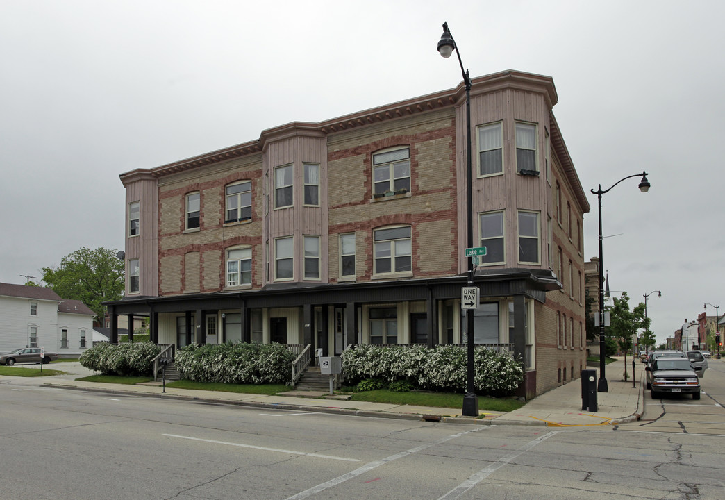 700 Lake Ave in Racine, WI - Building Photo