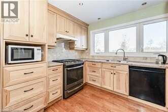 15 Greenbrook Dr in Kitchener, ON - Building Photo - Building Photo