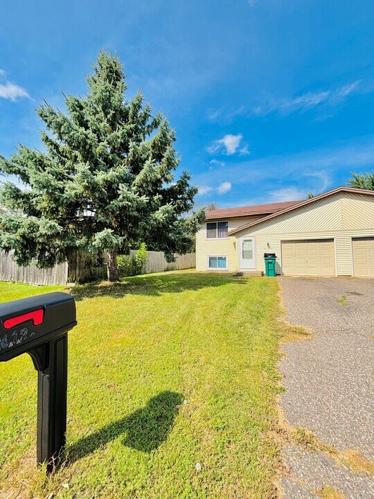 6124 73rd Ave N in Minneapolis, MN - Building Photo