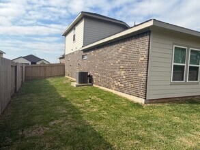407 Robin Ct in Angleton, TX - Building Photo - Building Photo