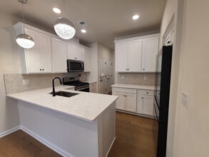 622 Sadie Cir in New Brunswick, NJ - Foto de edificio - Building Photo
