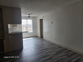 991 N Mollison Ave, Unit 09 in El Cajon, CA - Foto de edificio - Building Photo