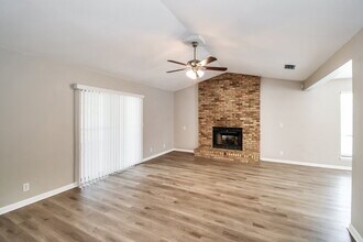 7152 Holiday Hill Ct in Jacksonville, FL - Building Photo - Building Photo