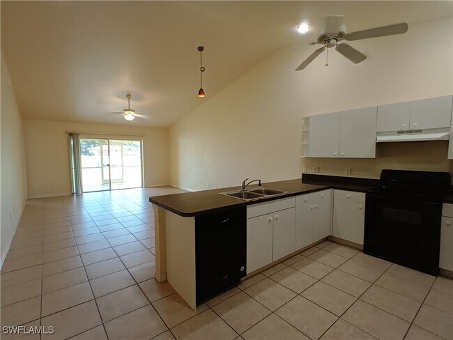 3731 Skyline Blvd in Cape Coral, FL - Building Photo - Building Photo