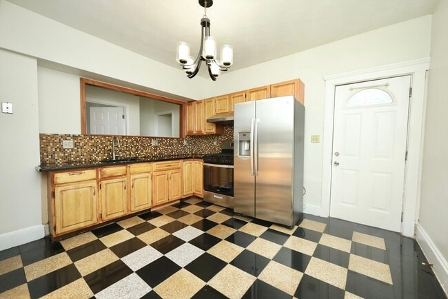 488 Pleasant St in Malden, MA - Building Photo - Building Photo