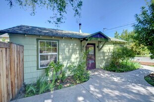 399 N Laurel St in Ashland, OR - Building Photo