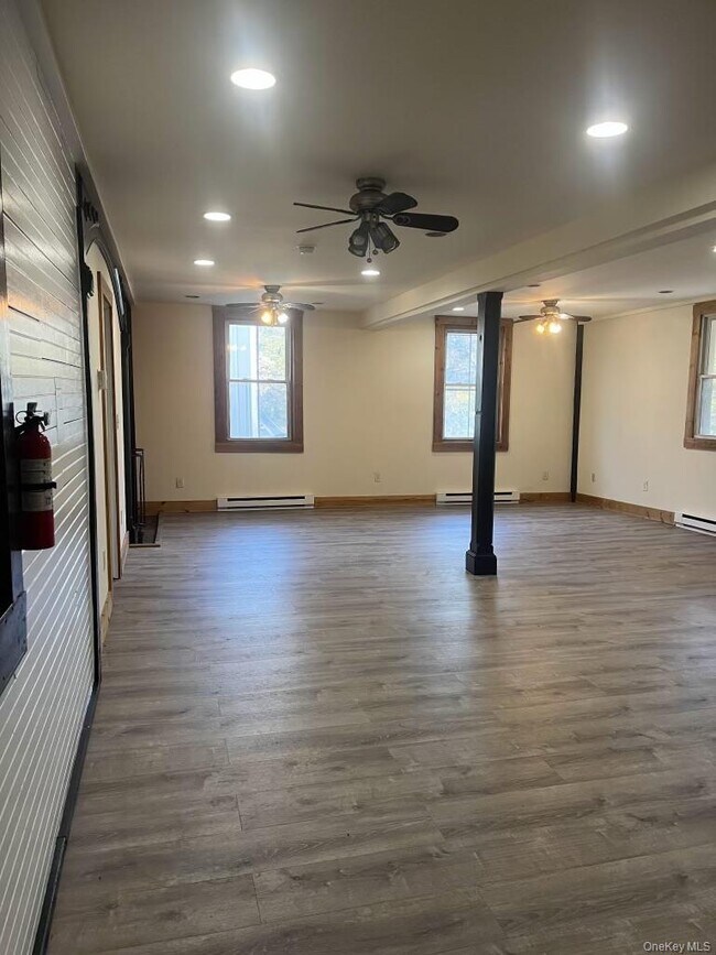 1027 Beekman Rd in Hopewell, NY - Building Photo - Building Photo
