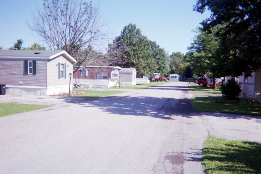 Branchwood Estates in North Fairfield, OH - Foto de edificio