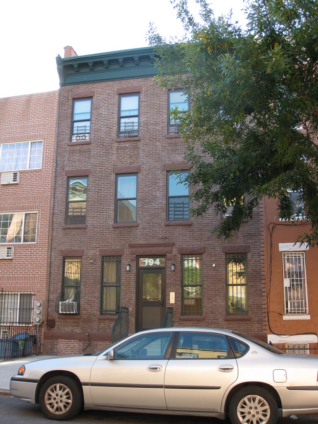 194 Eldert St in Brooklyn, NY - Building Photo - Building Photo