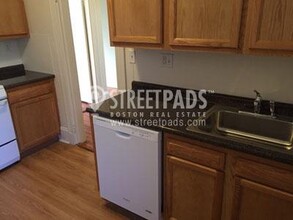 1377 Commonwealth Ave in Boston, MA - Building Photo - Building Photo