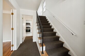 204 Catalpa Dr, Unit 204 in Royal Oak, MI - Foto de edificio - Building Photo